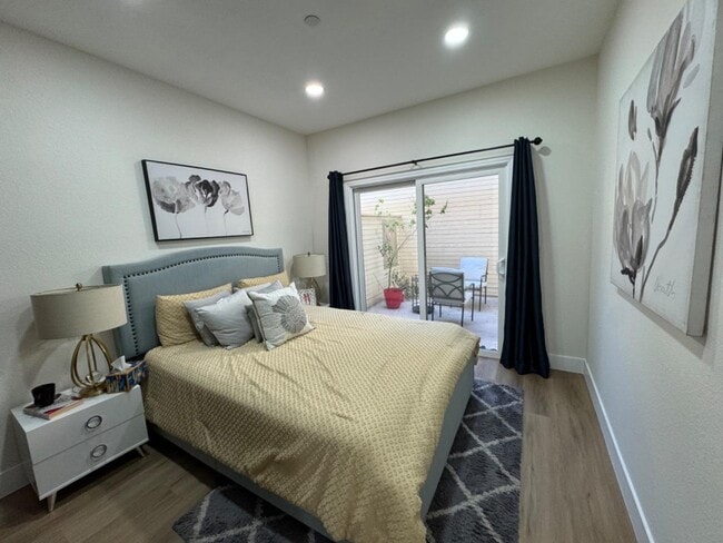 Building Photo - 963 La Mesa Terrace