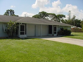 Building Photo - 2427 NW Holiday Ct