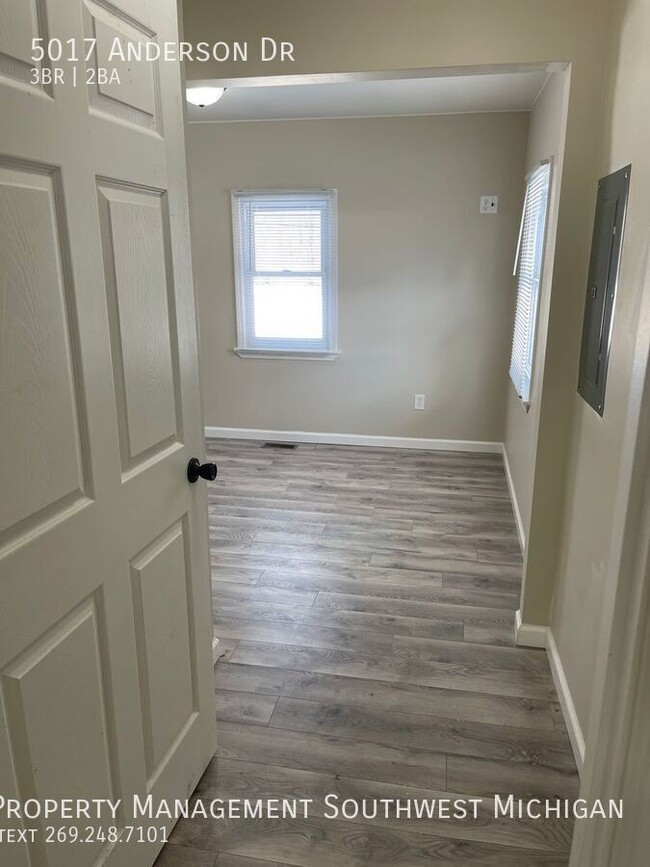 Building Photo - 5017 Anderson Dr