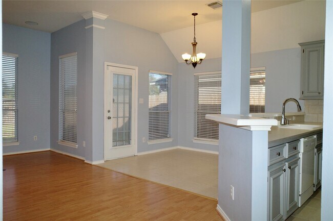 Building Photo - 1506 Rogers Lake Ln