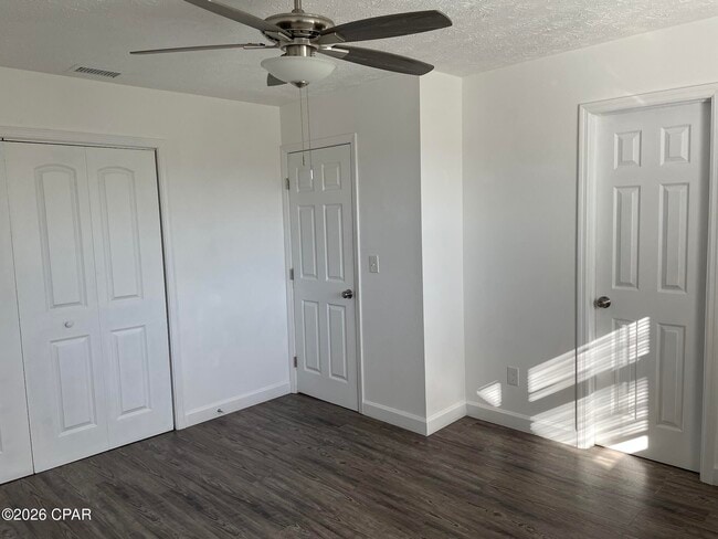 Building Photo - 2712 E 17th St