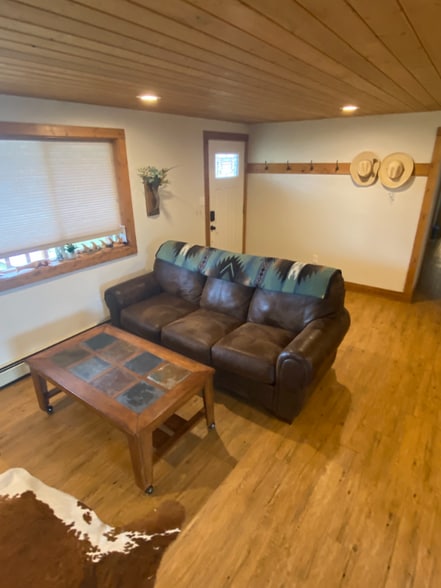 Building Photo - 207 Miles Ave