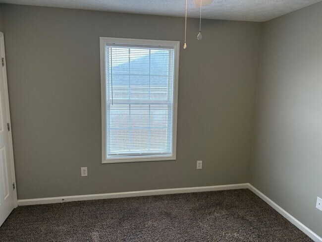 Building Photo - 1009 Blackwell Ct