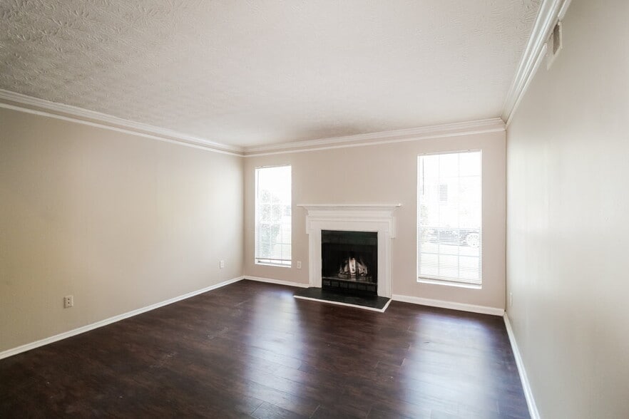 Building Photo - 1985 Glenwood Downs Dr