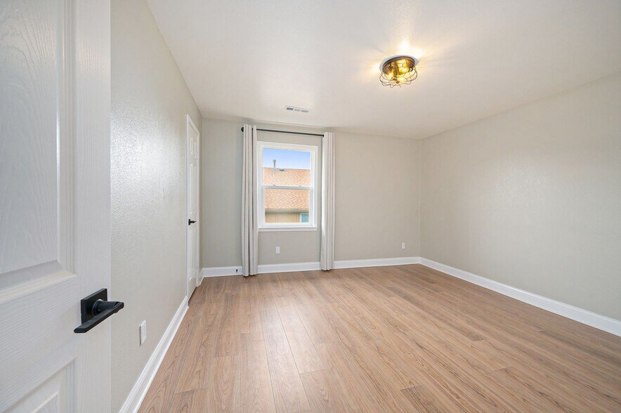 Building Photo - 7401 Longview Rd