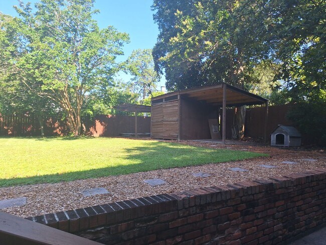 Building Photo - Magnificent Four Bedroom Home - Minutes Away from Numerous Attractions!