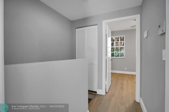 Building Photo - 196 SW 96th Ave