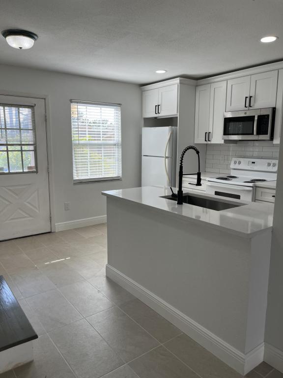 Building Photo - 7617 Tamarind Ave