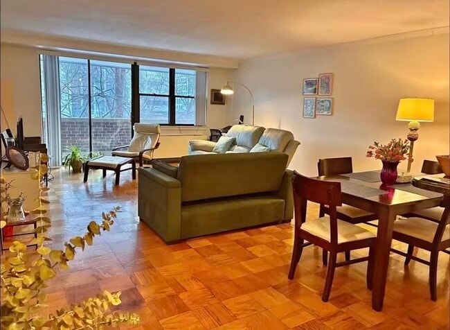 Building Photo - 2 Hawthorne Pl