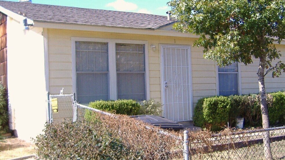 Building Photo - 631 J St