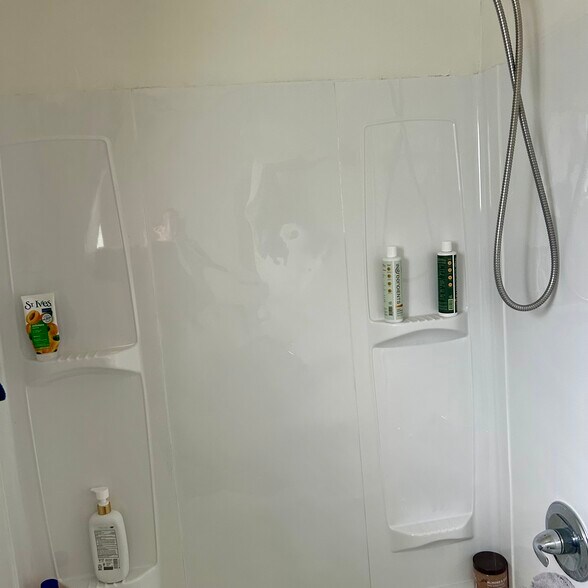 Building Photo - 626 Baldwin St