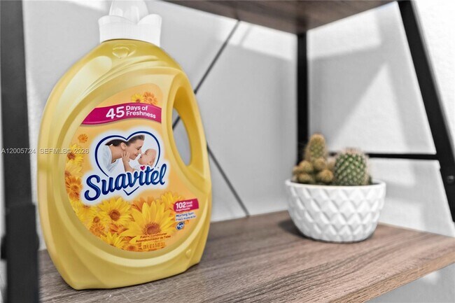 Building Photo - 1430 NE 11th St