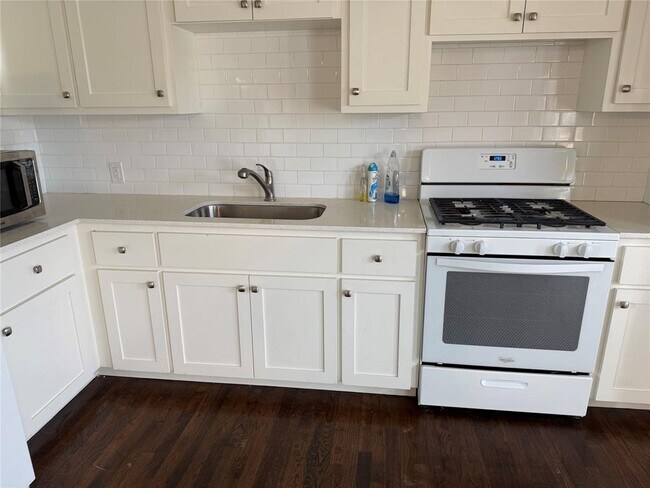 Building Photo - 6017 Sheridan Ave