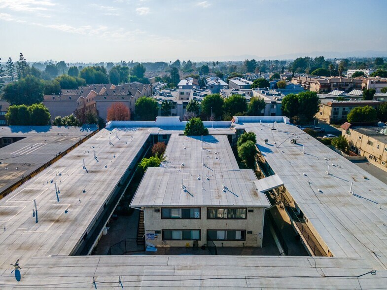 Building Photo - 8800 Cedros Ave