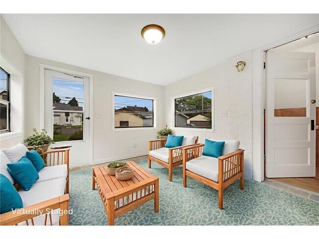 Building Photo - 804 Hawthorne Ave E