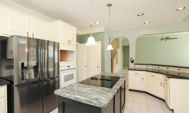 Building Photo - 7502 Holly Ct Estates Dr