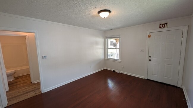 Building Photo - 2112 Ratcliffe Ave