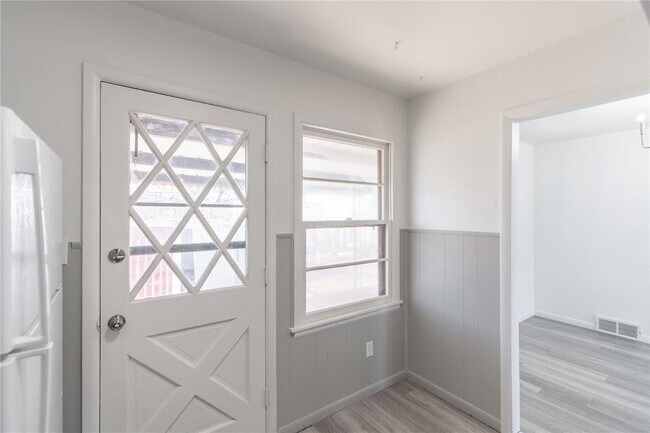 Building Photo - 2333 Eagle Dr