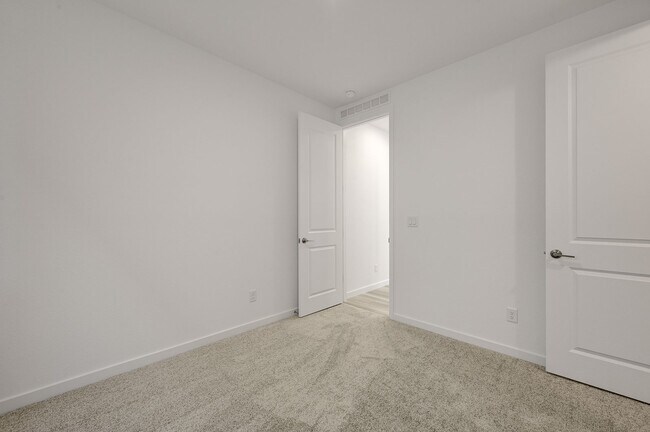 Building Photo - 8484 W Agate Ave