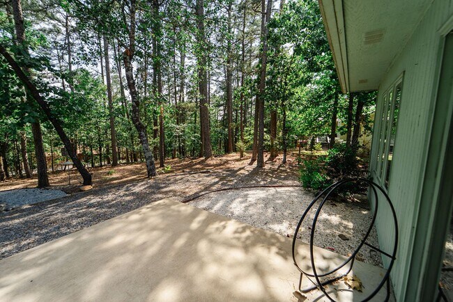 Building Photo - Charming 3 Bedroom, 2 Bathroom home! Call 501-922-9997 to set up a showing today!