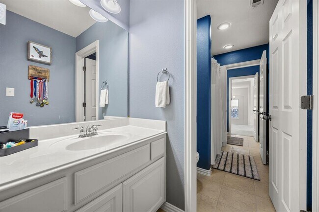 Building Photo - 128 Las Colinas Dr