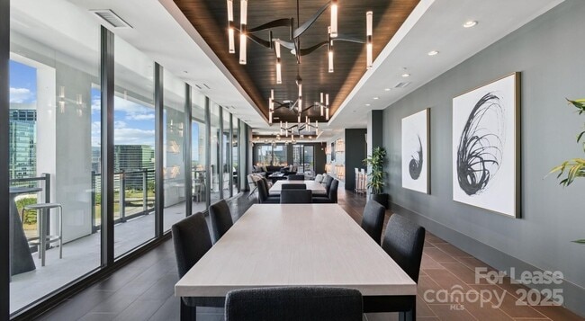 Building Photo - 1007 S Mint St