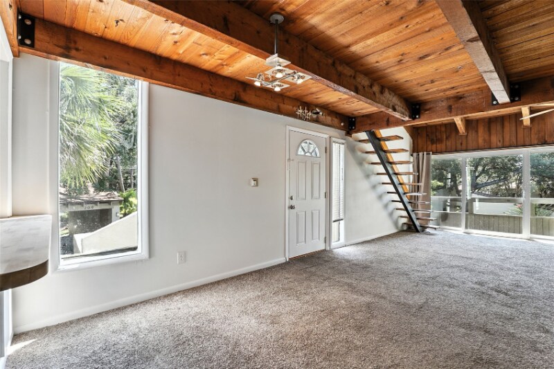 Building Photo - 211 Fairway Dr.