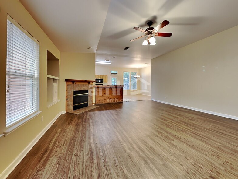 Building Photo - 809 Dixon Ln