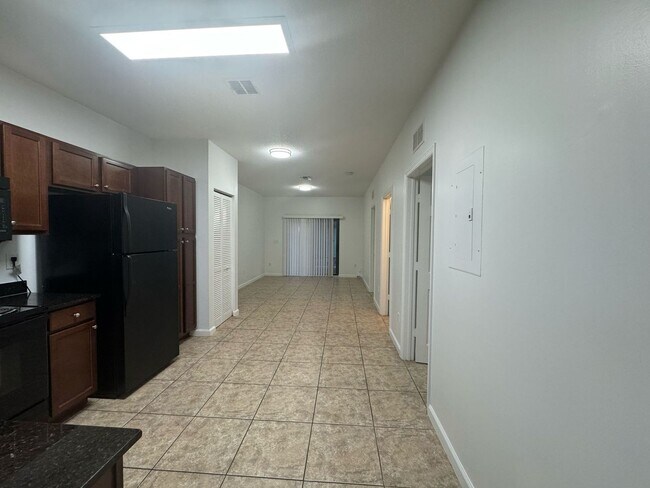 Building Photo - 1045 Villas LLC (1035 NE 10th Ave)