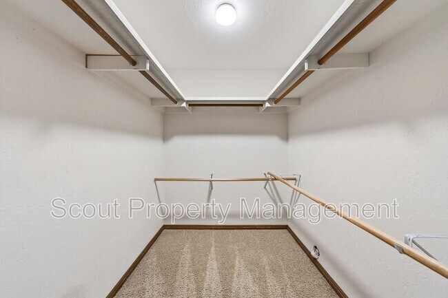 Building Photo - 38285 Oaktree Loop