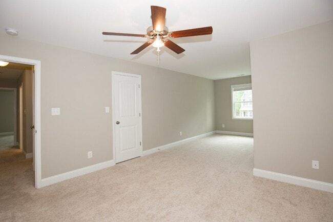 Building Photo - Beautiful home in Gated Community of Woodlake