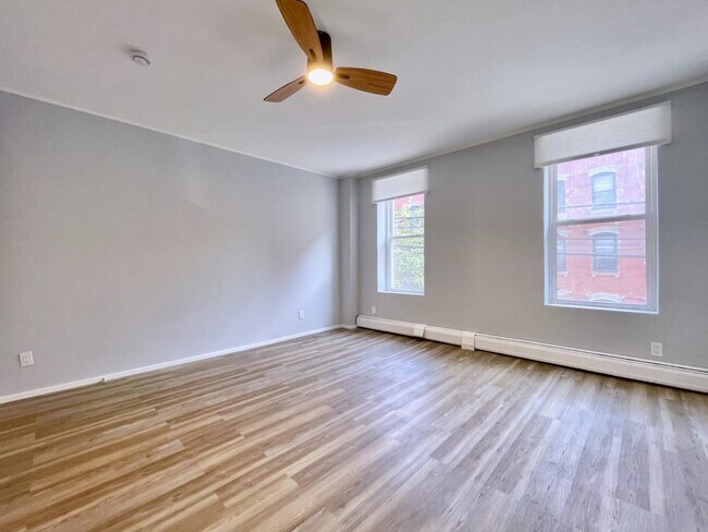 Building Photo - 259 3rd St