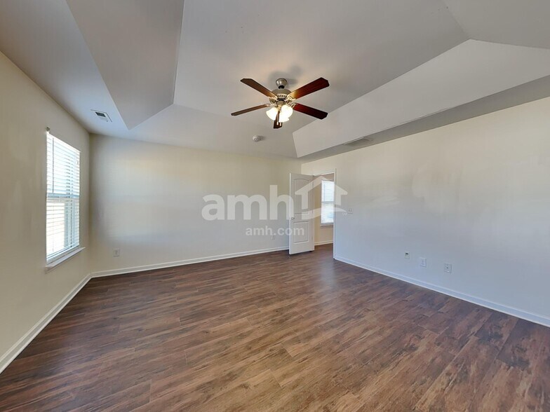 Building Photo - 147 Biscayne Terrace