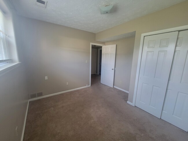 Building Photo - 3351 Moundview Ct