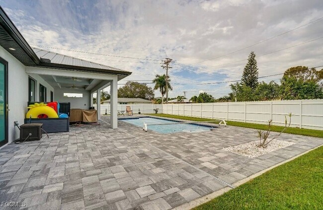 Building Photo - 117 SE 4th St