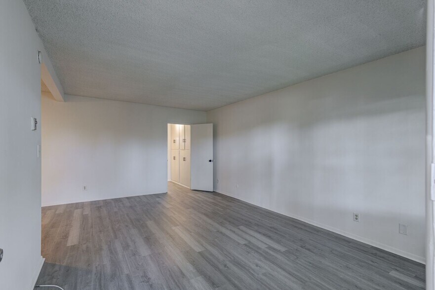 Building Photo - 1645 Beech Ave