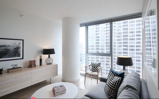 Building Photo - 341 W Kinzie St