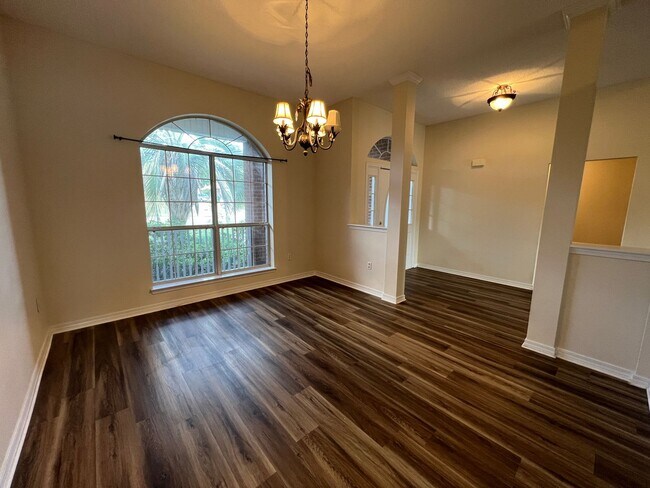 Building Photo - GREAT 4 BED / 2 BATH IN Crestview