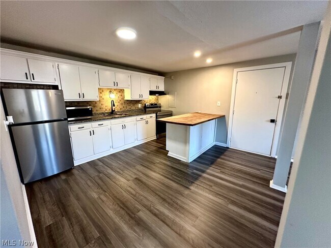 Building Photo - 676 S Shore Ct