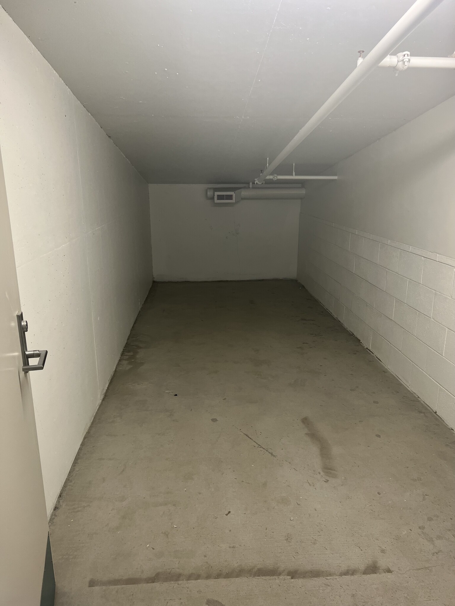 Large Storage unit - 188 W Saint James St