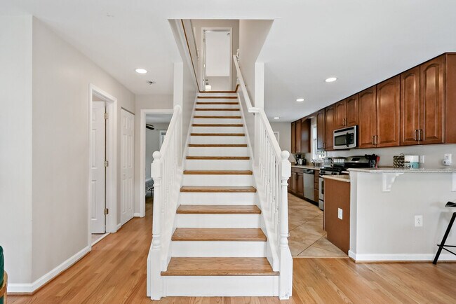 Building Photo - 413 S Edgewood St