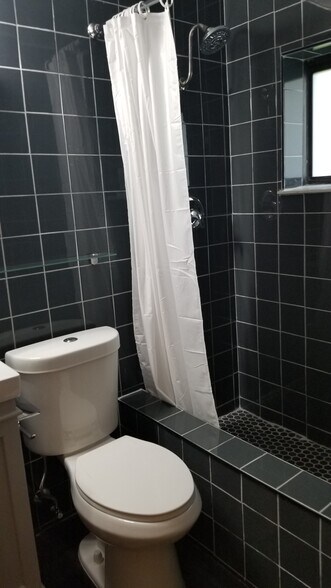 Building Photo - 1952 Madison St