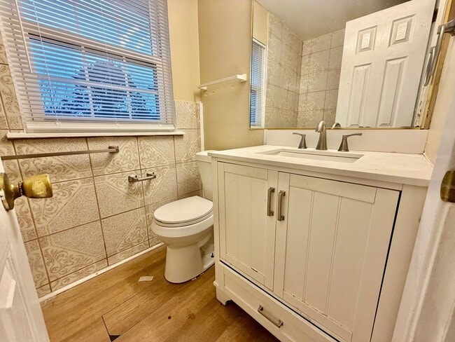 Building Photo - Nice Split Level Home in Huntsville! Fenced Yard and 2 car garage!