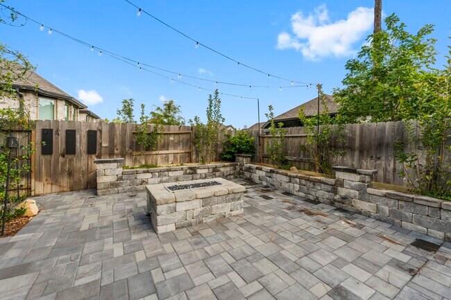 Building Photo - 17151 Sandstone St