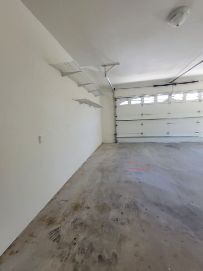 Building Photo - 100 Sapphire Pl