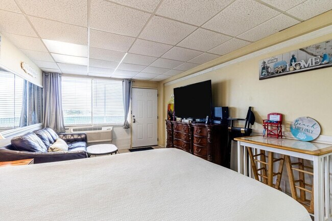 Building Photo - 14401 Front Beach Rd