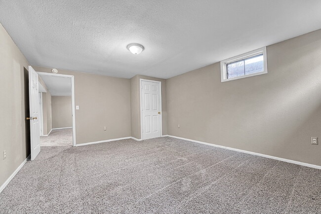 Building Photo - $2,495.00, 3-bedroom, 2 bathroom home in C...