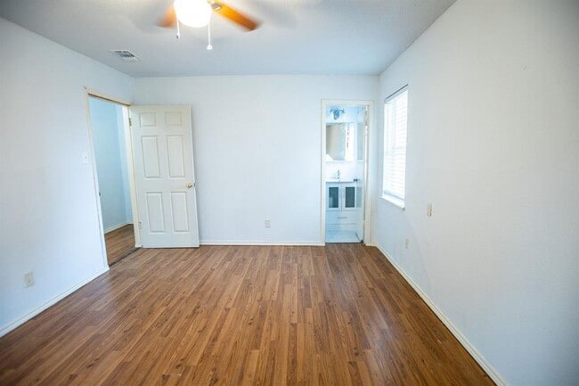 Building Photo - 807 E Tucker Blvd