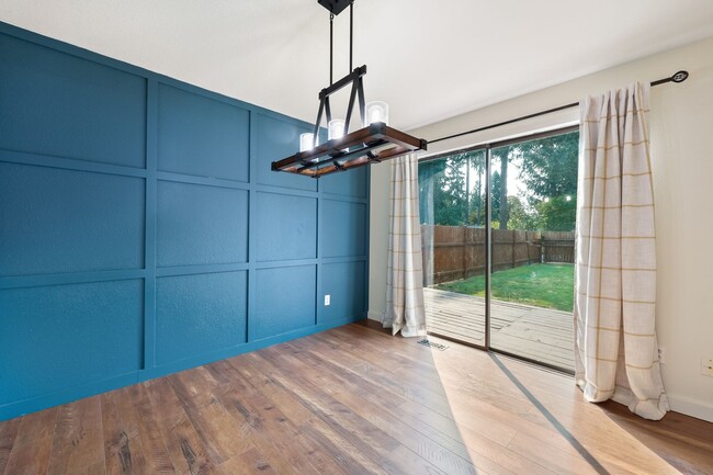 Building Photo - Home with private Long Lake community beac...