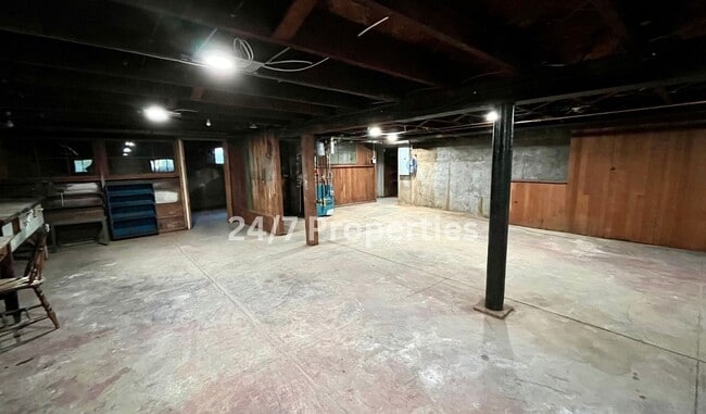 Building Photo - Unique Large 3BD I 2BA Home - Near Gabriel Park!